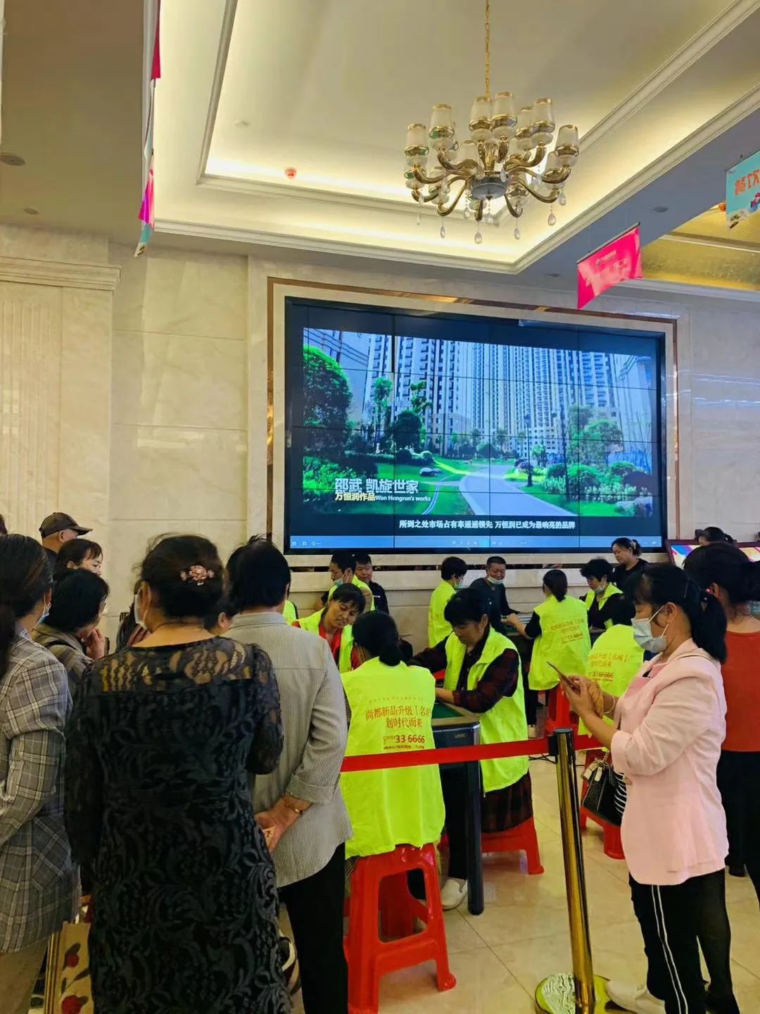 包含雄霸天下，巅峰争霸赛拉开序幕的词条