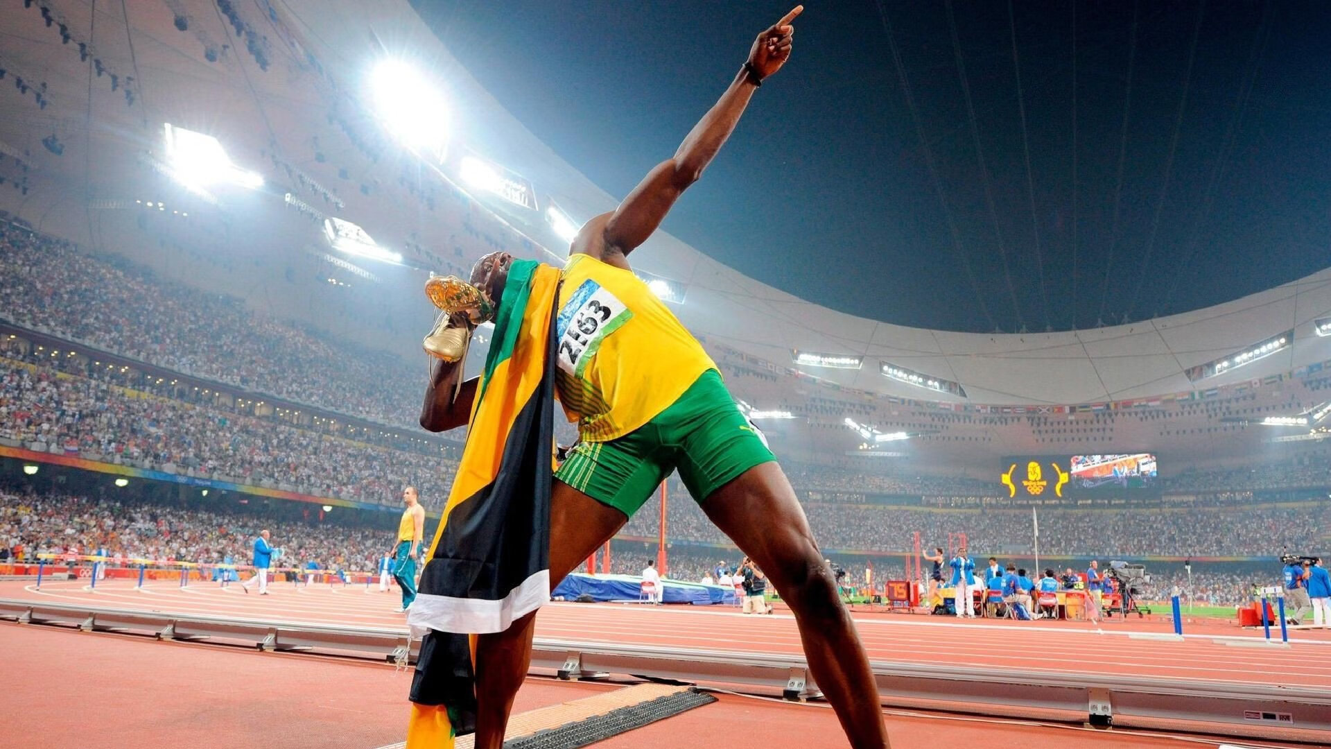 田径赛场焦点！意大利队对阵美国队，冠军之争悬念重重，胜负难料