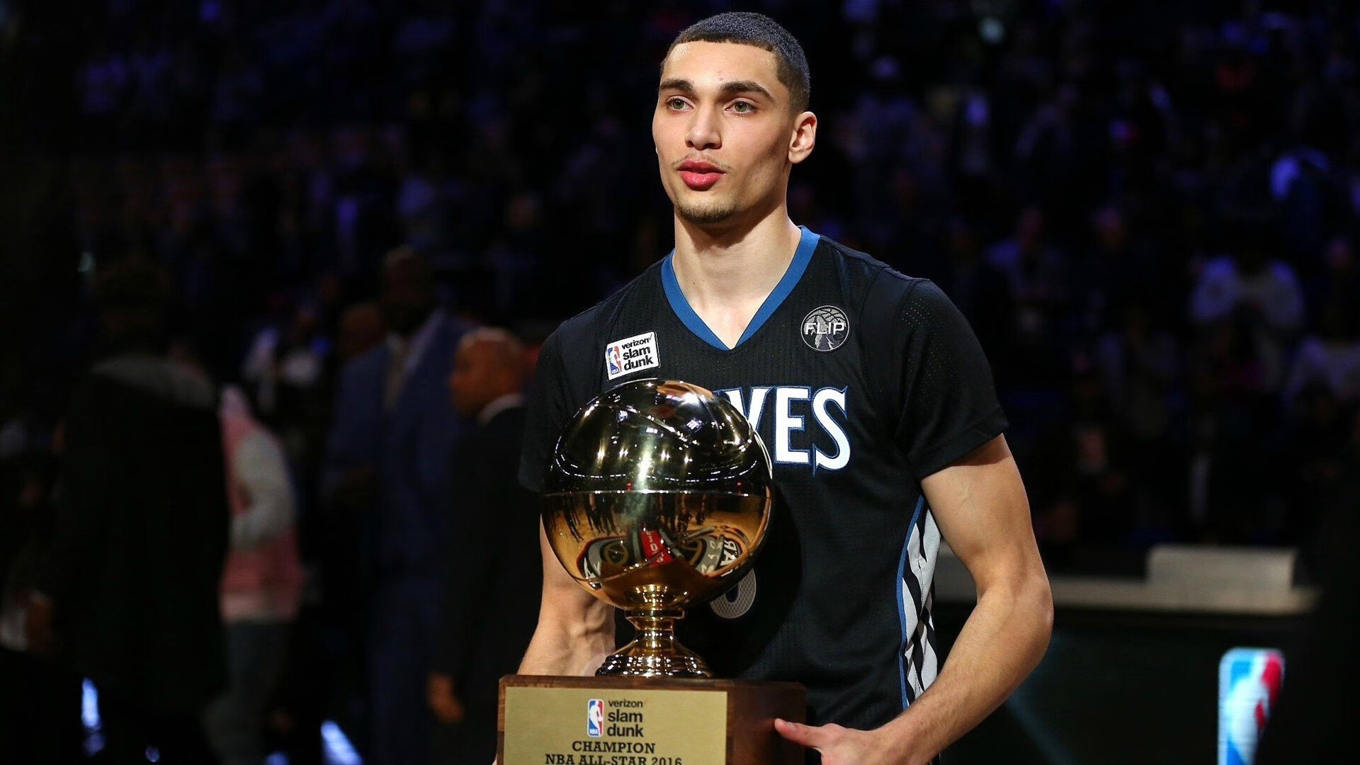 王曼昱赛后谦逊发言登热搜，上海申花绝杀拜仁慕尼黑引发热议